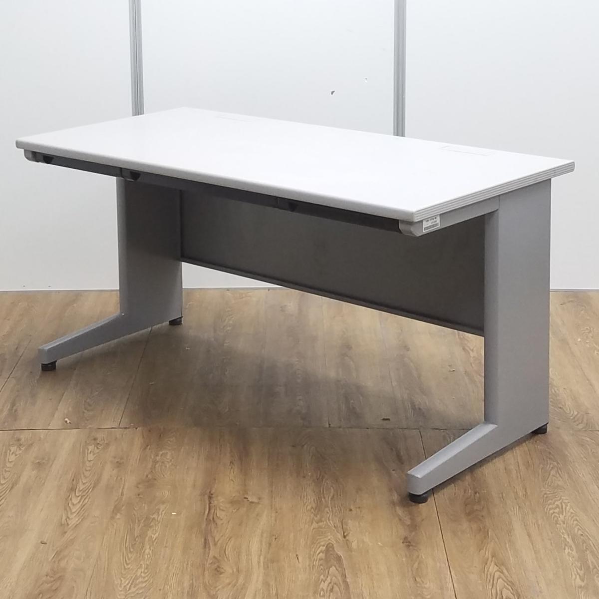 ★【T2】【商品入替のため、残り1台限り】イトーキ製　CZN　グレー　平机　W1400xD700ｘH700サイズ　引き出し付　ゆとりのあるワークスペースで作業効率アップ！　使いやすさを追究したデザイン！　W1400平机！！
                        CZN デスク
                                    中古
            