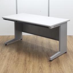 ★【T2】【商品入替のため、残り1台限り】イトーキ製　CZN　グレー　平机　W1400xD700ｘH700サイズ　引き出し付　ゆとりのあるワークスペースで作業効率アップ！　使いやすさを追究したデザイン！　W1400平机！！