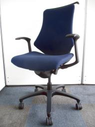 【イトーキの売れ筋チェア！】イトーキ　エフ　クロスタイプ　肘付　ローバック　事務所　椅子　リラックス　中古家具　中古オフィス　九州最大級《オフィスバスターズ福岡博多店は、福岡を拠点として、日本全国へ中古オフィス用品・オフィス家具を提供しております》