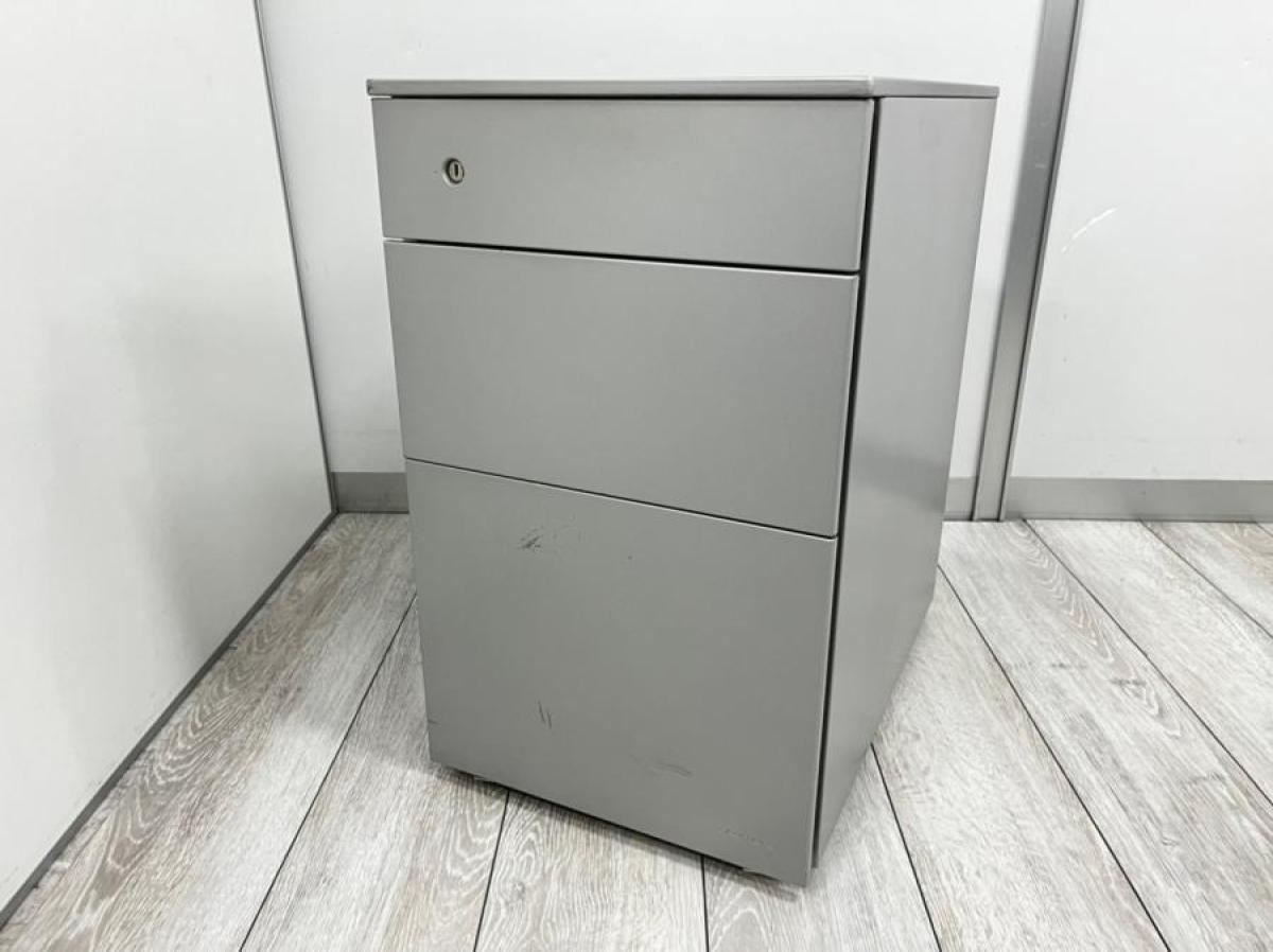 【定価約7万円】【スタイリッシュなシルバーカラーの3段ワゴン入荷！】■オカムラ/プロユニット/シルバー　■シリンダー錠
                        プロユニット
                                    中古
            