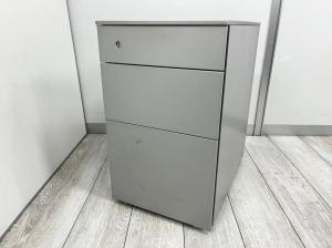 【定価約7万円】【スタイリッシュなシルバーカラーの3段ワゴン入荷！】■オカムラ/プロユニット/シルバー　■シリンダー錠