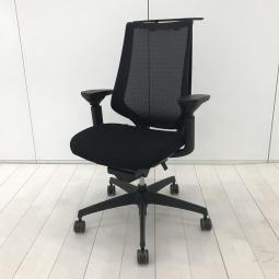 【様々な体系や姿勢にも柔軟にフィット！　座り心地抜群の肘付きハイバックチェア！】/オススメ(おすすめ) /人気商品【弊社使用欄：A01057870】■コクヨ（KOKUYO）製　デュオラメッシュチェア　ハイバック　■可動肘　■背面メッシュ　■ブラック×ブラックフレーム