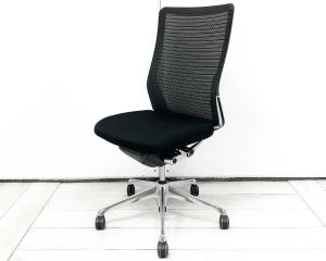 どんな空間にも調和するデザインと最上級の操作性！】役員席や応接室にもおすすめ！広い背面・座面が人気！
■オカムラ/コーラル メッシュ/ブラック