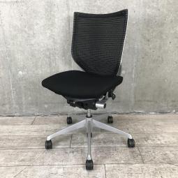 【洗練されたデザインと多彩なバリエーションであらゆるオフィスに調和！自然な姿勢をサポート！】■オカムラ(okamura)製　バロンチェア(Baron)　肘無　ローバック　■メッシュ背面　■ブラック×ホワイトシェル オフィスバスターズ　水戸サテライト　水戸市、日立市、ひたちなか市、鹿嶋市、神栖市、牛久市、古河市、結城市、東海村、つくば市