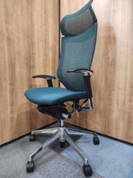 【オフィスの執務室、会議室におすすめ！】■オカムラ（okamura）製　バロン（Baron）チェア　肘付き　ハイバック　■可動肘　■ヘッドレスト付き　■グリーン【硬めの座面が大人気！国産メッシュチェアの代表格！】