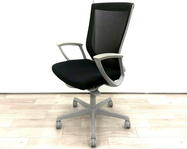 ■Okamura/オカムラ　■エスクード　■ブラックグレーシェル　■肘付き/サークル肘　■背面/メッシュ　■樹脂脚　■ハイバック　■オススメ/大人気/定番商品【弊社使用欄：A01054877】