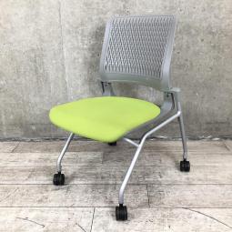 【高いデザイン性と長時間利用でも快適な座り心地のミーティングチェア！】■コクヨ(KOKUYO)製　オルディナ(Ordina)チェア　肘無しミーティングチェア　ネスティングチェア　■背面樹脂メッシュ：グレー　■座面：ライトオリーブ