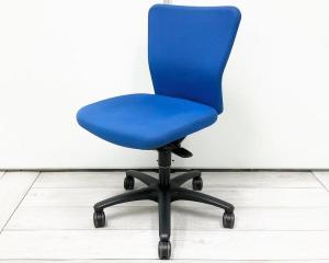 【在庫入替セール】【3脚限定】【ワーキングチェアの定番モデル！】【快適な座り心地とシンプルで使いやすい操作性！】■オカムラ（okamura）製　カロッツァ（Carrozza）　肘無し　ローバック　■ブルー ×ブラックシェル【T2】