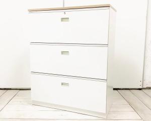 【A4ファイルも沢山収納可能！人気の３段引き出し式キャビネット！】■イトーキ(ITOKI)製　シンライン (THIN LINE)シリーズ　３段ラテラル書庫　ローキャビネット　H1120㎜　■ホワイト/天板：木目ナチュラル　■シリンダー錠