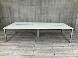 【スタイリッシュなデザインが人気の大型テーブル！8～10名様での会議に最適！】■コクヨ(KOKUYO)製　ワークフィットシリーズ　ミーティングテーブル　会議用　W3200×D1400㎜　2枚天板　■配線カバー　■ホワイト