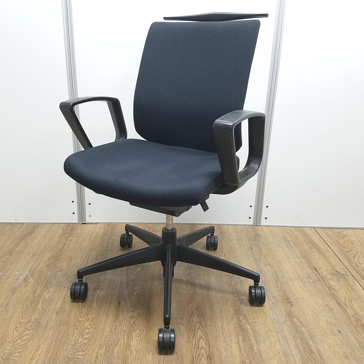 ★コクヨ製　ウィザード2　ブラック　肘付き　ローバック　ループ肘※固定肘　サークル肘　ランバーサポート・ハンガー付き　万人受けするしっかりした座り心地！　肘付きローバックチェア！！
                        ウィザード2
                                    中古
            