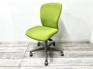 【定価約7万円】【シンプルなデザインと厚みのあるクッションが大人気！機能充実のワーキングチェア】■オカムラ（okamura）製　スラート（sulato）シリーズ　■肘無　■ライトグリーン