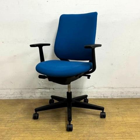 【在庫入替セール】コクヨ　ミトラ2　肘付きチェア（固定肘）　背ファブリックタイプ　ターコイズブルー×ブラック