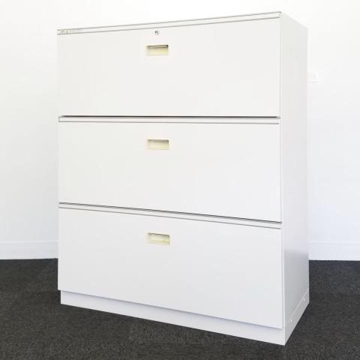 【4台限定】イトーキの人気シリーズシンラインの3段ラテラル書庫が入荷しました！中古　キャビネット　シンライン　ホワイト　3段ラテラル　棚　W900　D450　H1100　ITOKI　オフィスバスターズ　水戸サテライト　水戸市、日立市、ひたちなか市、鹿嶋市、神栖市、牛久市、古河市、結城市、東海村、つくば市
                        シンライン
                                    中古
            