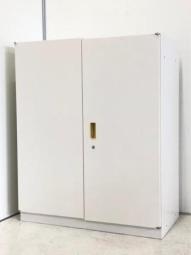 【1台限り！日焼けありのため特別価格にてご提供！】◆イトーキ　シンライン　ホワイト　キャビネット　A4　両開き　観音開き　中古家具　福岡　九州最大級《オフィスバスターズ福岡博多店は、福岡を拠点として、日本全国へ中古オフィス用品・オフィス家具を提供しております》