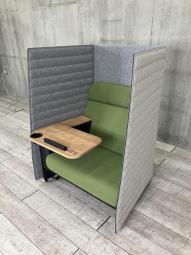 【集中ワークブース！今注目されている個別ブース】■イトーキ（ITOKI）インテント（Intent）シリーズ　■1人用ソファブース　■コンセントユニット付き　■グレー×リーフグリーン【HU】【ABW】【関東倉庫在庫品】【弊社使用欄：A01057974】