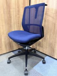 【限定1脚】【現行モデル】【デザインと機能性を追求したオカムラの技術の結晶！自然な姿勢で作業・リラックス可能！】■オカムラ(okamura)製　フィノラ(Finora)チェア　肘無ハイバック　■背メッシュ・座面クッション　　■ブラック
