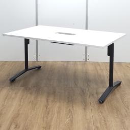 ★【訳あり品：配線カバー不足】コクヨ製　ビエナ　ホワイト　W1500サイズ　W1500xD900xH720　配線口付(配線カバー不足)　T字キャスター・シルバー脚　休憩室や工場などのリニューアルなどにもおすすめです！　人気のホワイト天板！　使い勝手の良い横幅1500タイプ！　2～4人での会議におすすめ！　ミーティングテーブル！！