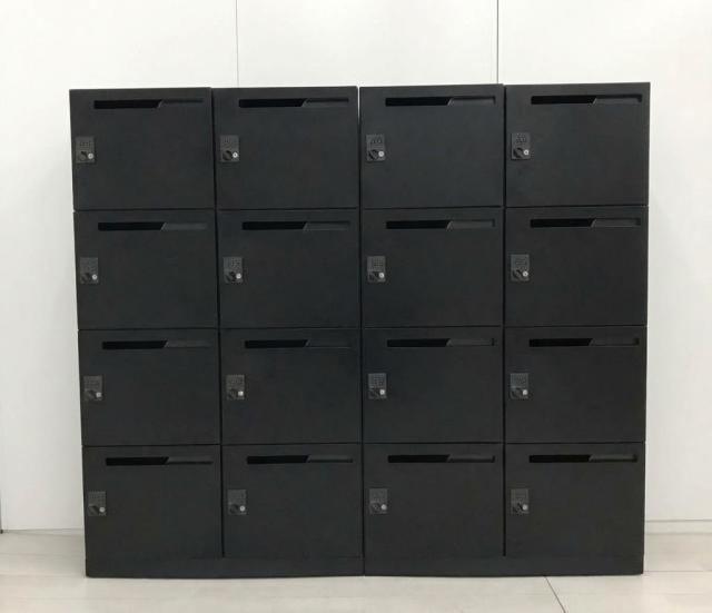 2台1セット!1台で8人分の収納可能なモバイルロッカー!増員・拠点開設に!/オススメ(おすすめ) /人気商品【弊社使用欄:A01058049】■コクヨ(KOKUYO)製 エディア(EDIA)シリーズ 8人用パーソナルロッカー ■投函口付 ■ダイヤル錠 ■ブラック