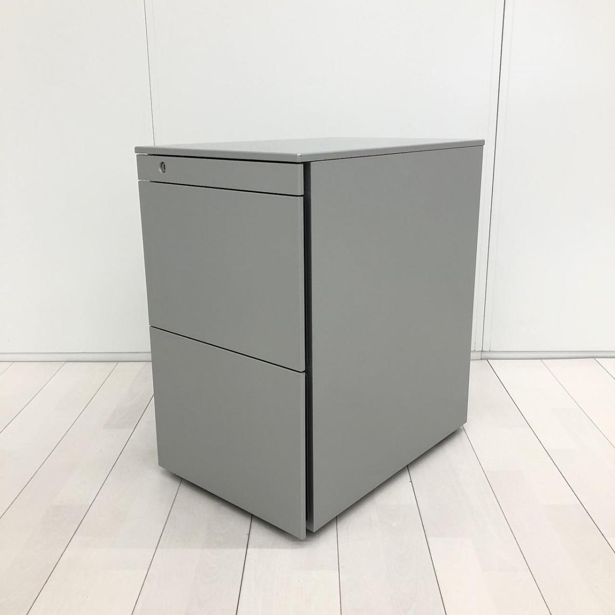 【スッキリとした印象のオフィス空間に仕立てるワゴン！】■オカムラ（okamura）製　プロユニット（ProUnit）シリーズ　フリアド用ワゴン3段　■W390×D575×H650mm　■シリンダー錠　■スキップシルバー
                        プロユニット
                                    中古
            