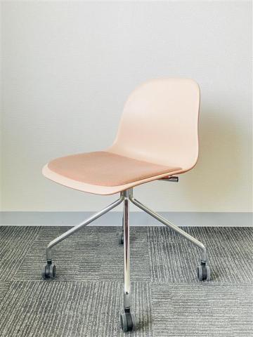 【中古】ニーノチェア  イトーキ（ITOKI） ミーティングチェア