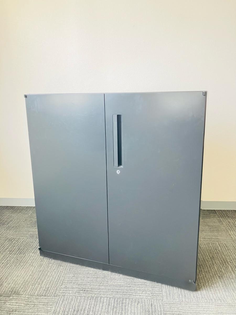 【シックなブラックの両開き書庫！A4ファイルも楽々収納できます！】■ウチダ(UCHIDA）製　HSシリーズ　両開き書庫　ローキャビネット　H950㎜　■本体：ブラック　　■シリンダー錠 オフィスバスターズ　水戸サテライト　水戸市、日立市、ひたちなか市、鹿嶋市、神栖市、牛久市、古河市、結城市、東海村、つくば市
                        HSシリーズ
                                    中古
            