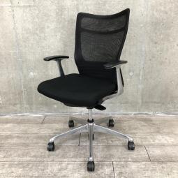 人気/おすすめ/定番　オカムラ(okamura)製　フィーゴ(feego)チェア　肘付き　ハイバック　背面メッシュ　■固定肘　■ブラック