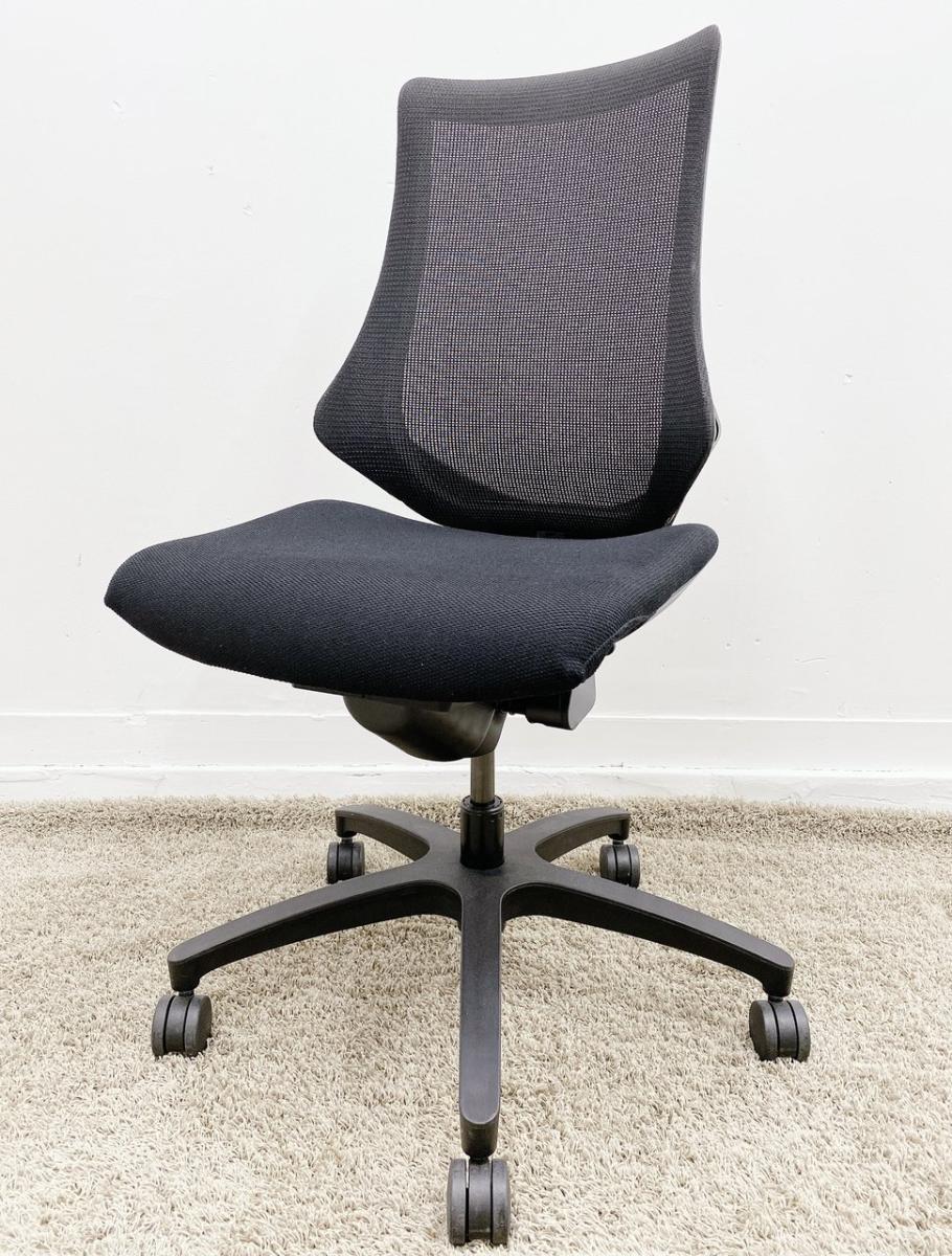 ※状態イマイチ！背メッシュに破れあり！上下昇降ガス弱め！　■イトーキ　エフチェア　ブラック　背面メッシュ　■姿勢の変化にフレキシブルに対応！【ITOKI　fチェア】★
                        エフメッシュ
                                    中古
            