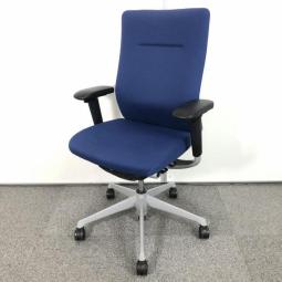 【在庫入替セール品！（本在庫限定価格）】【満足度の高い座り心地！機能性充実！】■オカムラ（okamura）製　コーラル（Choral）チェア）　ハイバック肘付き　■可動肘　■ミディアムブルー　【弊社使用欄：A00991827】