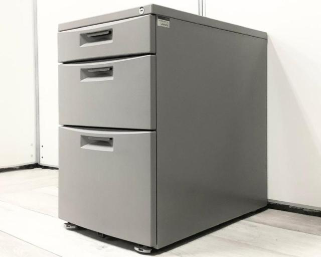 【デスク周りの収納スペースにオススメ！】■イトーキ　シーゼットシリーズ　3段ワゴン　■スッキリとしたイメージのグレーカラー！【デスクサイドキャビネット】A01057993