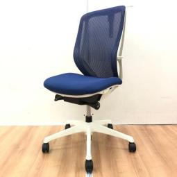 【限定1脚！】【前傾チルト機能付き】【オカムラ製品で最も人気を集める高機能メッシュチェア！】■オカムラ(okamura)製　シルフィ(Sylphy)チェア　■肘無し　■ハイバック　■背面メッシュ　■コートハンガー付き　■ブルー【状態良好品！】