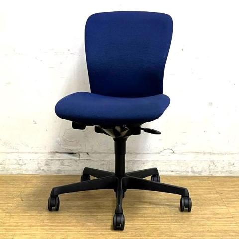 【在庫入替セール】人気オカムラのシーティング　スラート　ローバックモデル　肘無しチェア　ミディアムブルー×ブラック【愛知・名古屋・豊田・静岡・浜松】