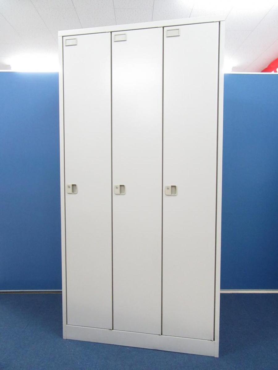 【衣類や個人の荷物・貴重品の管理にオススメ！】■イトーキ製　3人用ロッカー　W900×D515×H1790mm　■スタンダードなデザインであらゆる空間にフィット！
                        L型
                                    中古
            
