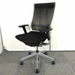 【独創的なフォルムでデザインと快適性の融合を実現！】■イトーキ(ITOKI)製　スピーナ(Spina)チェア　肘付ハイバック　エラストマータイプ　■ブラック　■可動肘