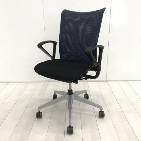 【インテリア性の高いデザインに柔軟なクロス材で快適なフィット感を実現！】■Iイトーキ（ITOKI）製　■プラオアルファ（PRAOα）　■固定肘 　■ブルー　【弊社使用欄：A01055229】