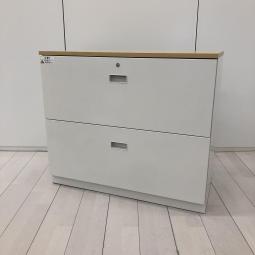 【珍しい2段ラテラルタイプ！】耐久性・機能性を兼ね備えたキャビネット！スペースにジャストフィットする引き出し型収納
■イトーキ/シンライン/ホワイト　シリンダー錠　木目天板付