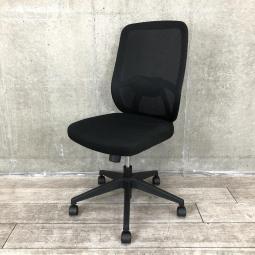 【人気のブラックカラー！座り心地が良いゆったりサイズ！強度を保つ2本の支柱をアクセント！】■プラス（PLUS）製　ネクシス（NEXIS）チェア　ハイバック肘無　背面メッシュ　■ブラック　【弊社使用欄：A01045934】【ID】