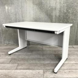 【安心の国内メーカー！ホワイトカラーのスタンダードなサイズ幅1200㎜のオフィスデスク！】 ■ITOKI（イトーキ）製　CZシリーズ　平机　■引き出し付　■配線口付　■色：ホワイト【関西倉庫在庫】【弊社使用欄：A01060642】