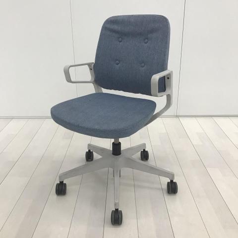 【中古】レヴィ KG-566SBM-GNB3 イトーキ（ITOKI） 肘付ローバックチェア