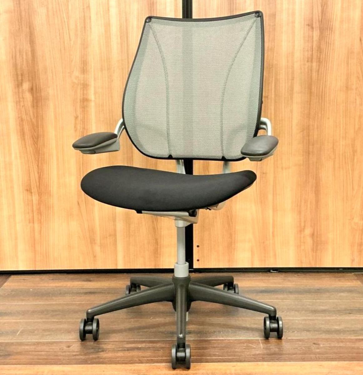 【快適さを提供する新感覚オフィスチェア！】■ヒューマンスケール　リバティチェア　可動肘付　グレー　■インテリジェントなメッシュチェア！【human scale　Liverty】
                        Liberty Task
                                    中古
            