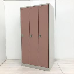 【衣類や貴重品の管理に便利な縦型3人用ロッカー！】■オカムラ（okamura）製　FZロッカー　3人用更衣ロッカー　■W900×D515×H1790mm　■シリンダー錠　■ピンク　【弊社使用欄：A01058013】