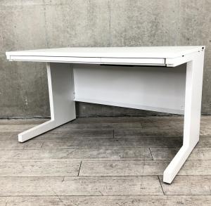 【定番・安定のスタンダードデスクシリーズ！サイズも定番の横幅1200㎜！】■ウチダ(UCHIDA)製　スカエナシリーズ　平デスク　W1200×D700×H700㎜　■引き出し付き　■配線Kタイプ　■ホワイト　オフィスバスターズ　水戸サテライト　水戸市、日立市、ひたちなか市、鹿嶋市、神栖市、牛久市、古河市、結城市、東海村、つくば市