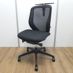 オカムラ製　シルフィシリーズ　ブラック　ブラックフレーム　背面メッシュ　ハンガー付　仕事だけでなく自宅用にもおすすめ　前傾チルト機能付きの高機能メッシュチェア！　肘無しローバックチェア！！