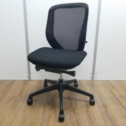 オカムラ製　シルフィー　ブラック　肘無し　ローバック　背面メッシュ　三次元曲面が身体にフィット！　前傾チルト機能付き大人気メッシュチェア！　肘無しローバックチェア！！