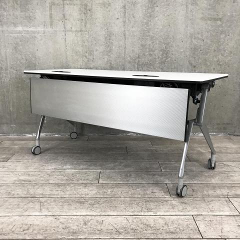 【折りたたみ収納が秀逸！スタイリッシュなデザインで高品質！】■オカムラ（okamura）製　インターアクトNTシリーズ（INTER ACTNT）　サイドスタックテーブル　W1500×D600×H720mm　■キャスター付　■コンセント付　■ホワイト