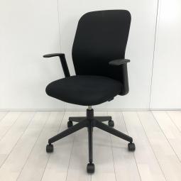 【ゆったりクッションがおすすめ！】■コクヨ（KOKUYO）製　アガタDシリーズ　■肘付きハイバック　■固定肘　■ブラック