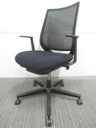 【フィット感のあるメッシュで快適な座り心地を実現！】■コクヨ　ミトラチェア　肘付　ブラック　■美しいデザインに快適な座り心地！【KOKUYO　Mitra２】