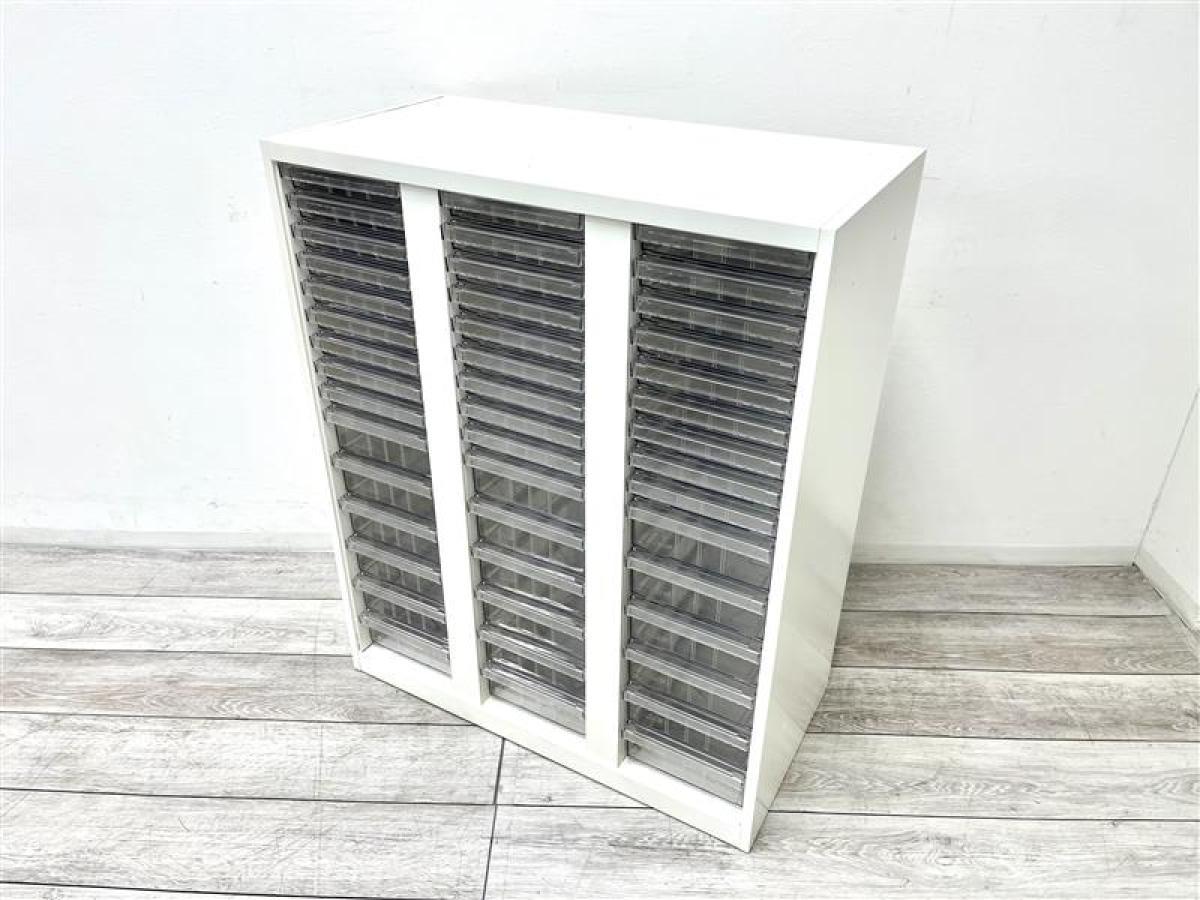 【書類や文房具、小物などの整理におすすめなクリスタルトレイ書庫！】
■オカムラ/ヴィラージュ/ホワイト　■クリスタルトレイ　■浅9段3列深6段3列
                        ヴィラージュ書庫
                                    中古
            