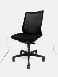 大人気／定番／肘無タイプ／異硬度クッション　◆Okamura／オカムラ　◆Fluent／フルーエント　※本体カラー：ブラック【AD】