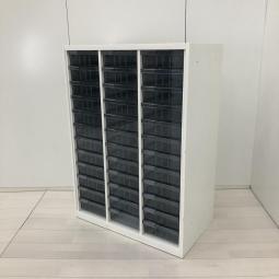 【書類・備品整理の必需品！珍しいクリトレが入荷！収納力抜群！】■コクヨ（KOKUYO）製　レクトラインシリーズ　クリスタルトレイ　ローキャビネット　■W900×D500H1100㎜　■3列×深型12段　■ホワイト